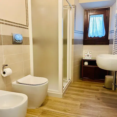 Cozy With Ensuite & Outdoor Space Guest house