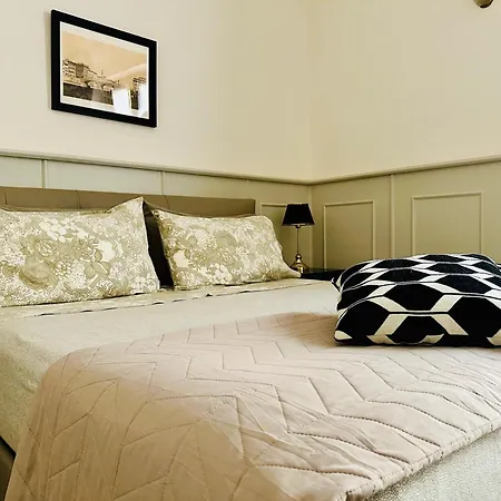 Guest house Cozy With Ensuite & Outdoor Space