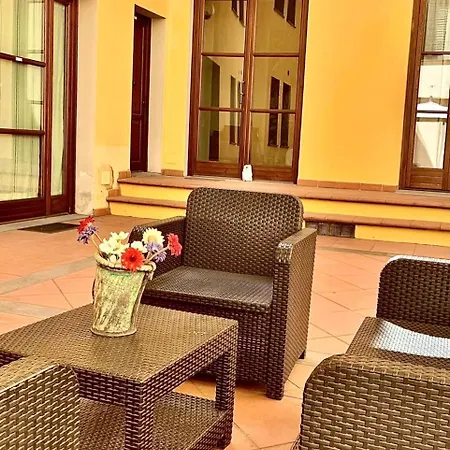 Konukevi Cozy With Ensuite & Outdoor Space Floransa